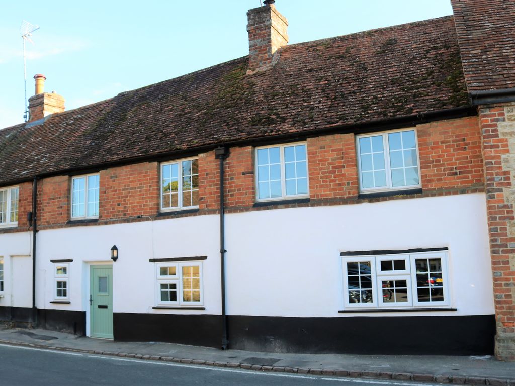 3 bed cottage for sale in Aylesbury Road, Cuddington, Aylesbury HP18