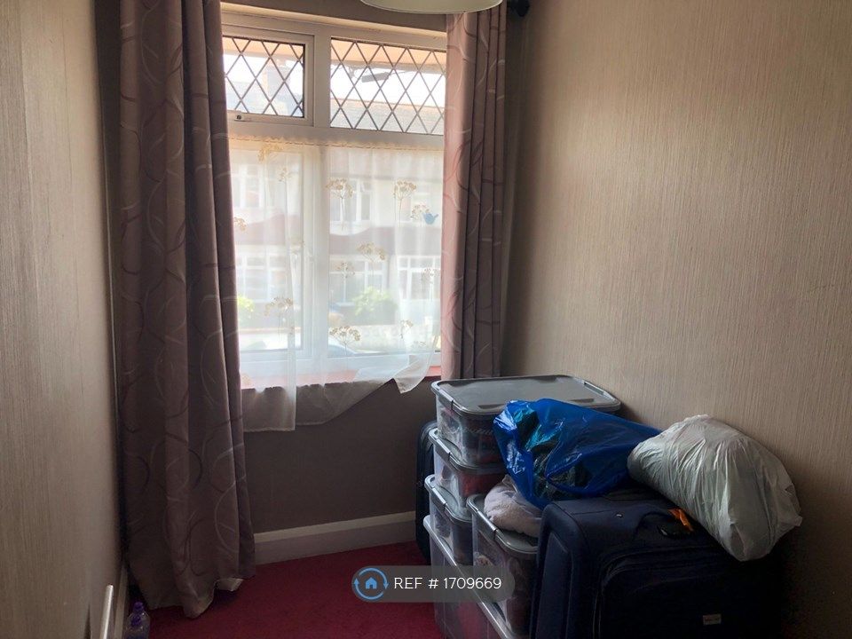 3 bed end terrace house to rent in Chipstead Avenue, Thornton Heath CR7