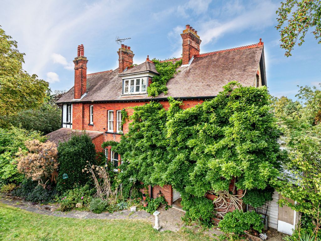 5 bed semidetached house for sale in Devonshire Road, Weybridge KT13