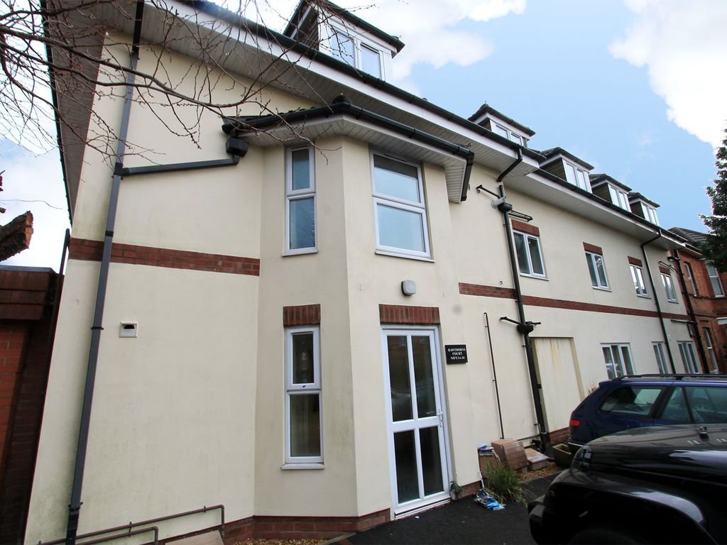 2 bed flat to rent in Portchester Place, Bournemouth BH8, £1,150 pcm
