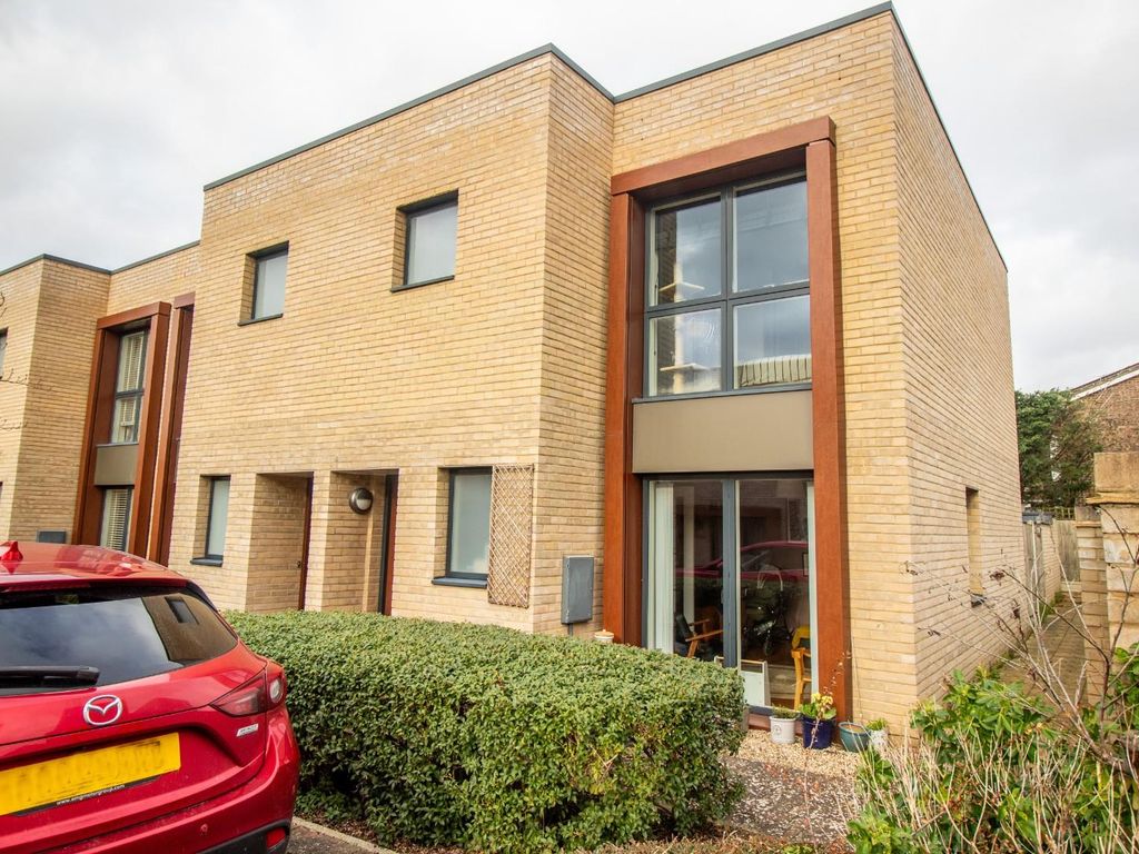 2 bed end terrace house for sale in Harness Close, Trumpington