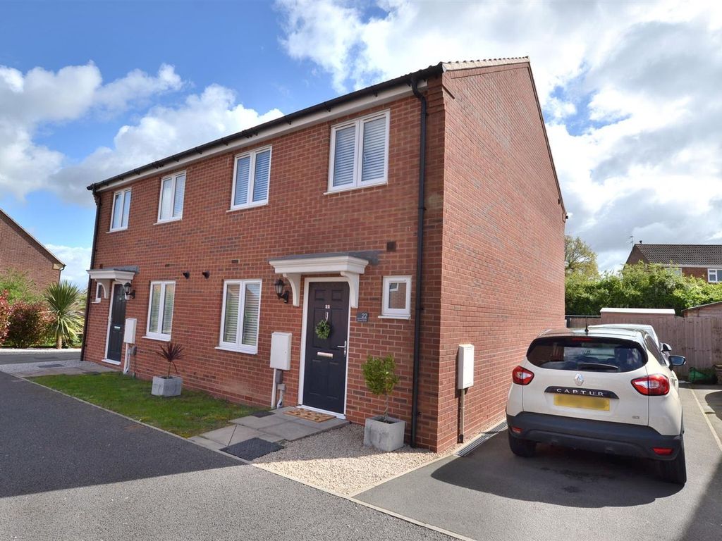 3 bed semidetached house for sale in Clover Road, Shepshed