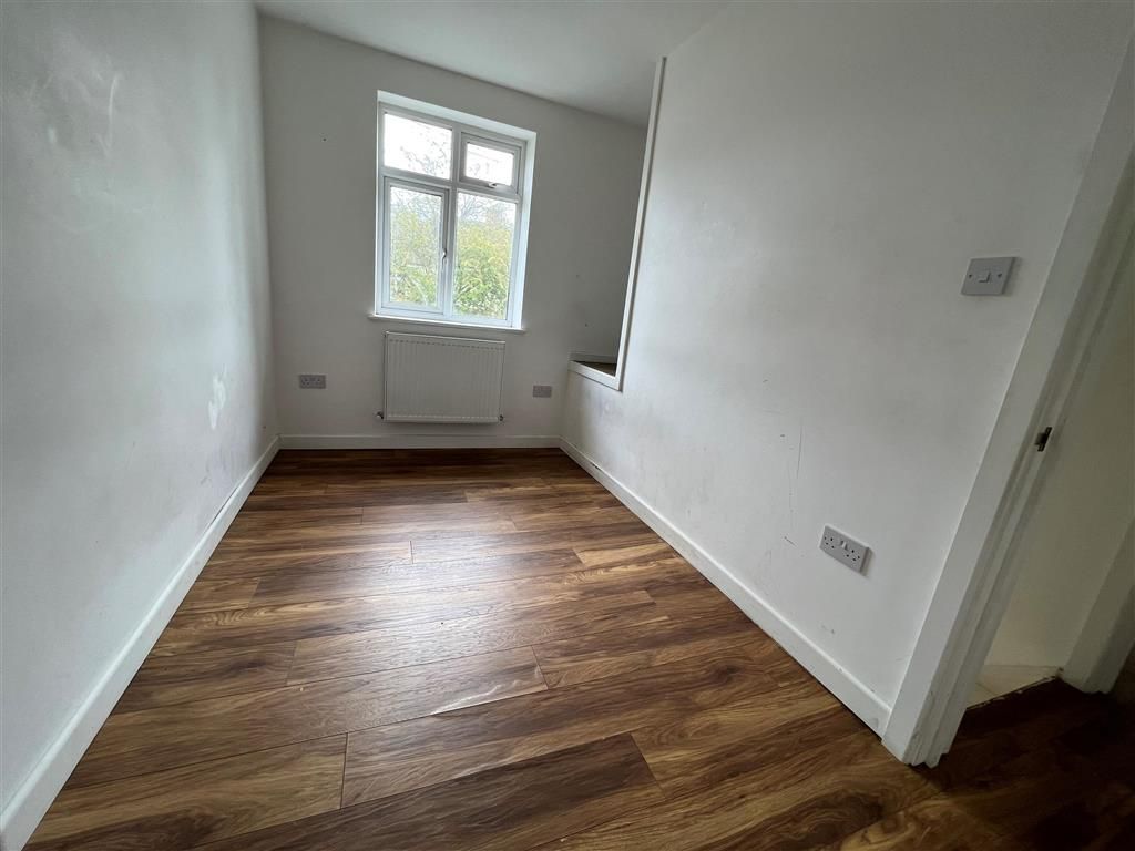 2 bed flat for sale in Grantham Gardens, Chadwell Heath, Essex RM6 Zoopla