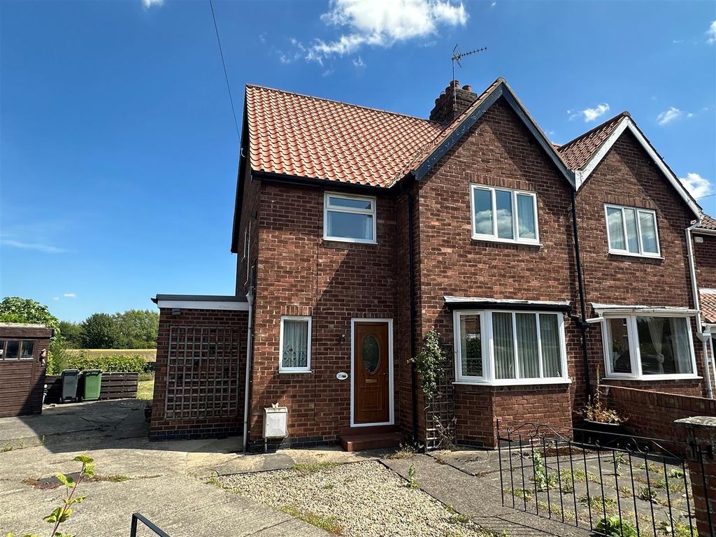 3 bed semidetached house for sale in The Crescent, Heslington, York
