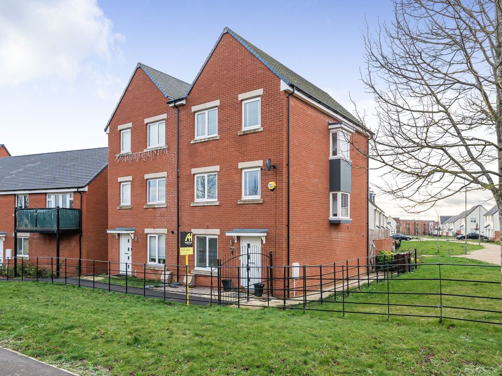 4 bed semidetached house for sale in Cashmere Drive, Andover SP11, £