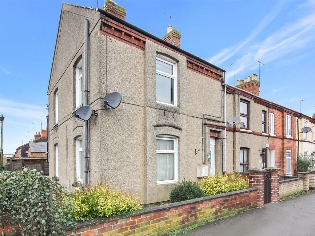 2 bed flat for sale in Newtown Road, Little Irchester, Wellingborough