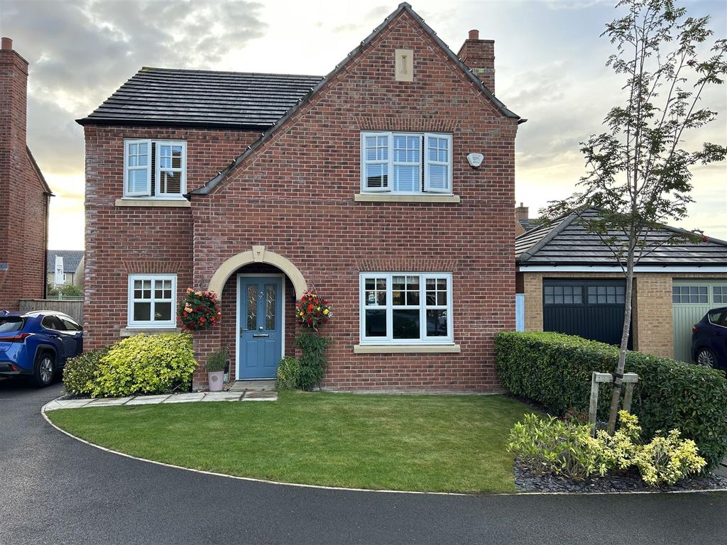 4 bed detached house for sale in Lutterworth Avenue, Sandymoor, Runcorn WA7, £370,000 Zoopla