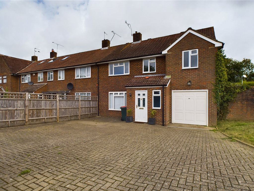 6 bed end terrace house for sale in Deerswood Road, West Green, Crawley