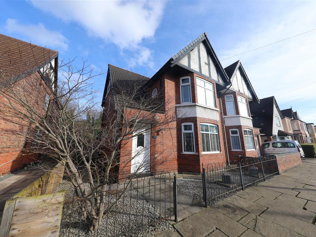 5 bed semidetached house for sale in Hamlyn Avenue, Hull HU4, £250,000