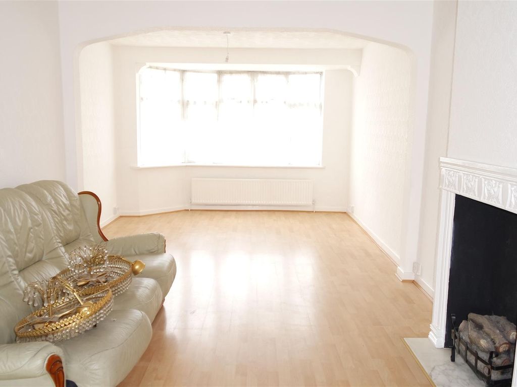 3 bed terraced house to rent in Charlton Road, London N9, £2,250 pcm