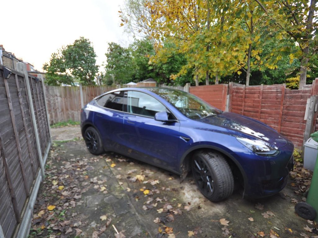 3 bed terraced house to rent in Leavesden Road, Watford WD24, £1,850