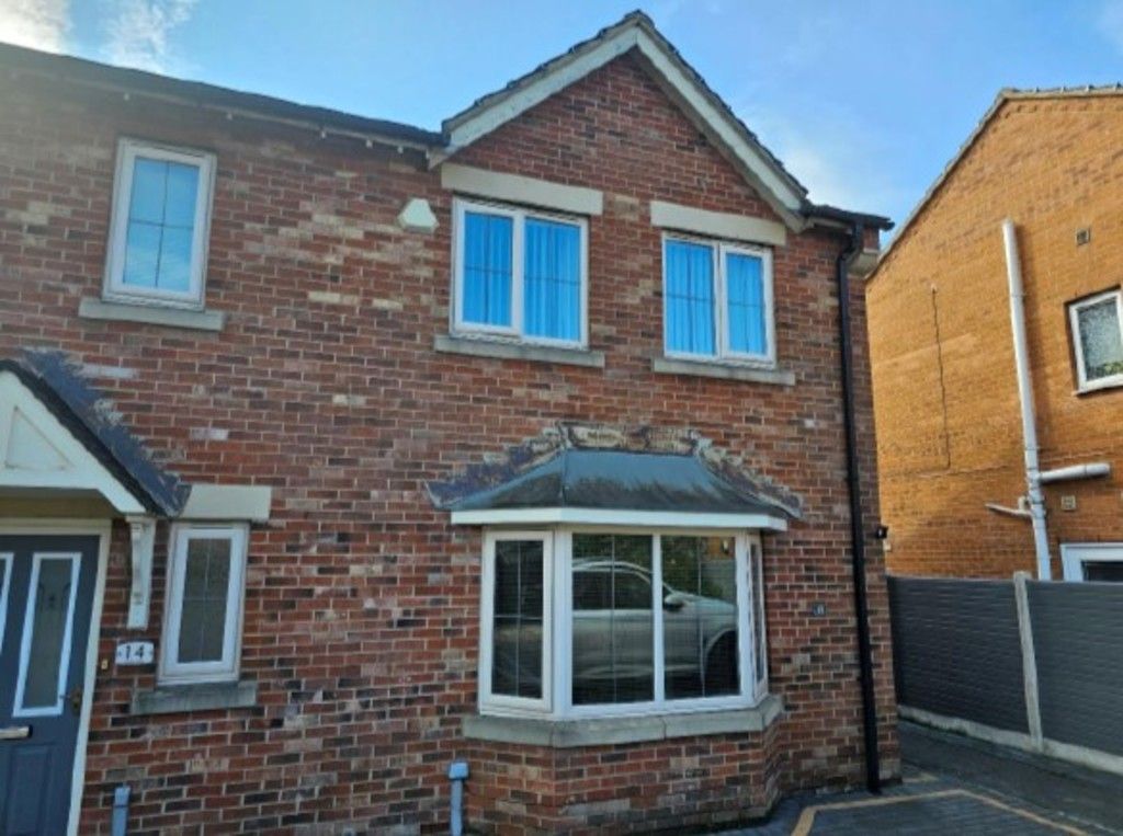 3 bed town house for sale in Gilder Way, Shafton, Barnsley S72 Zoopla