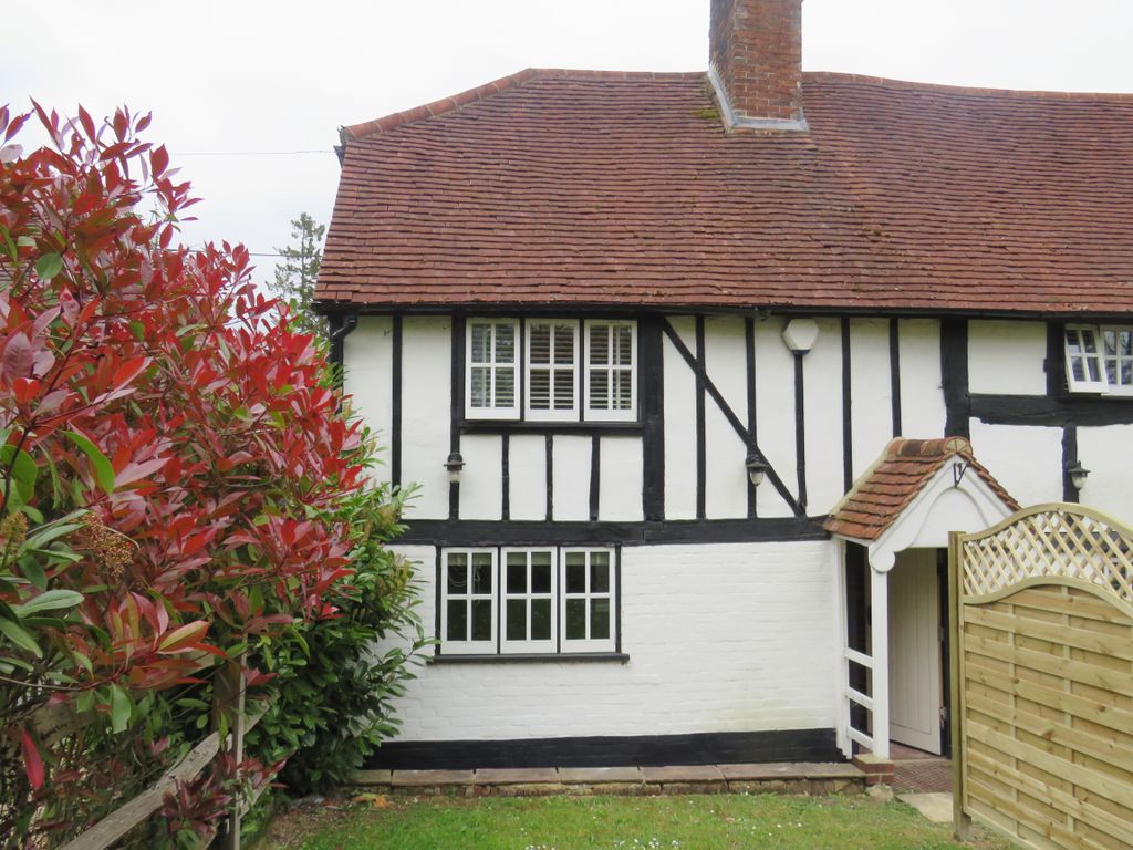 Studio to rent in Ardingly Road, East Grinstead, West Sussex RH19, £950 pcm Zoopla