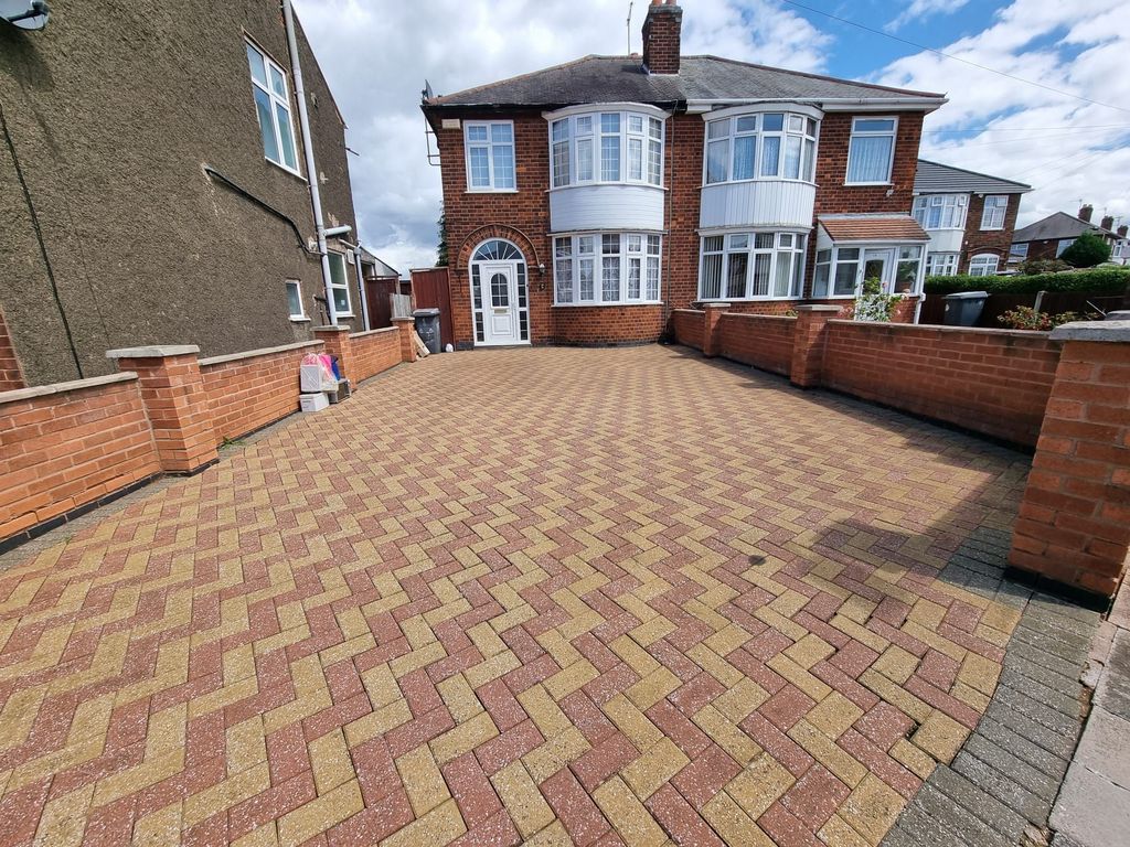 3 bed semidetached house for sale in Harrogate Road, Leicester LE4
