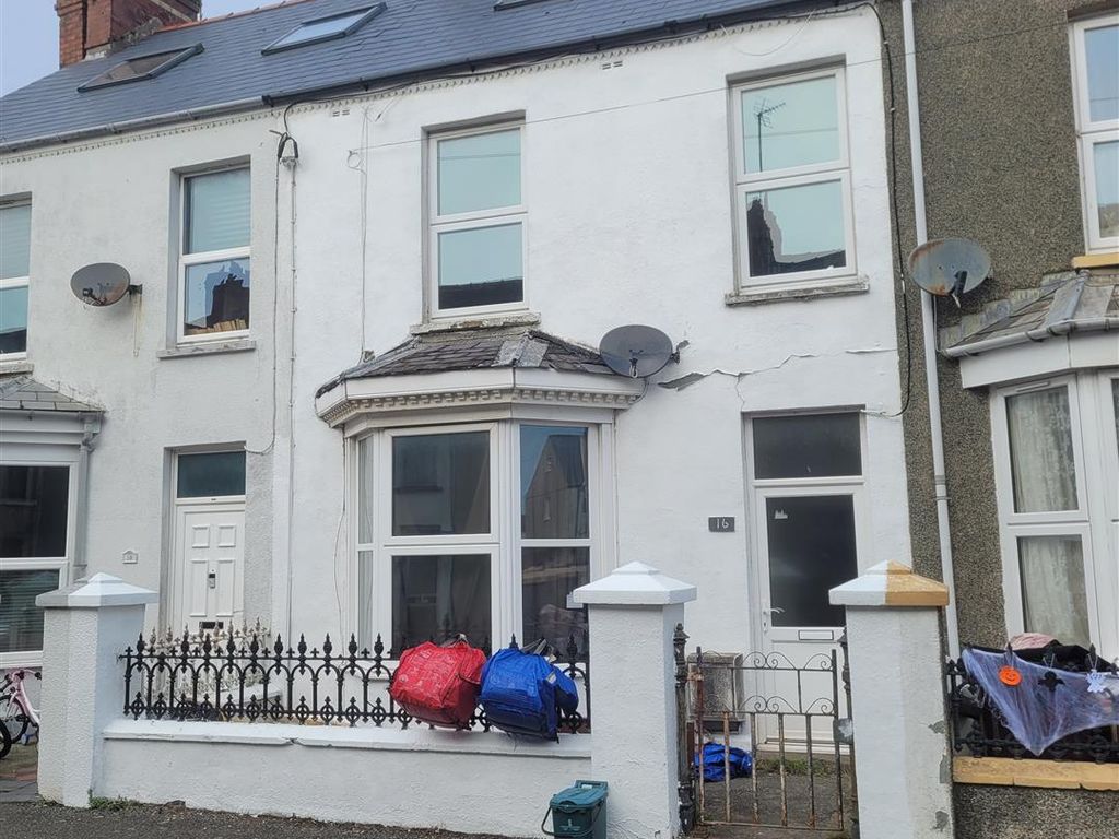 2 bed flat to rent in Greville Road, Milford Haven SA73, £650 pcm Zoopla