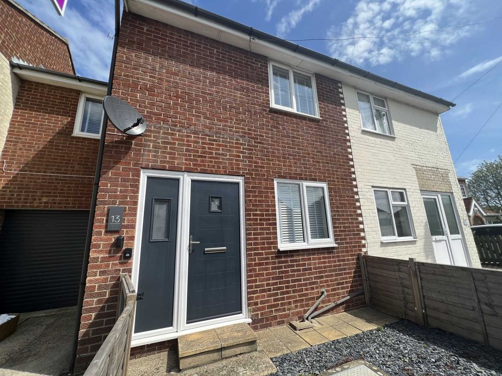 3 bed property to rent in Beach Road, Selsey PO20 Zoopla