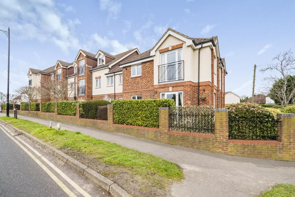 2 bed flat for sale in Lightwater, Surrey GU18 Zoopla