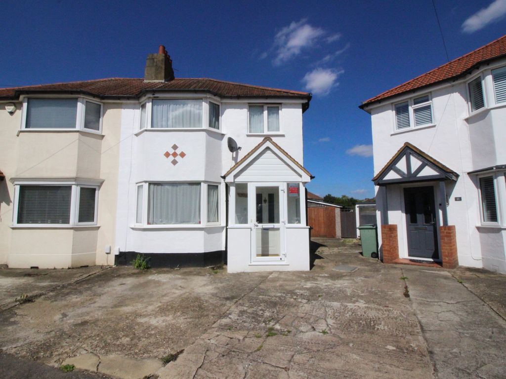 4 bed semidetached house to rent in Beverley Gardens, Worcester Park