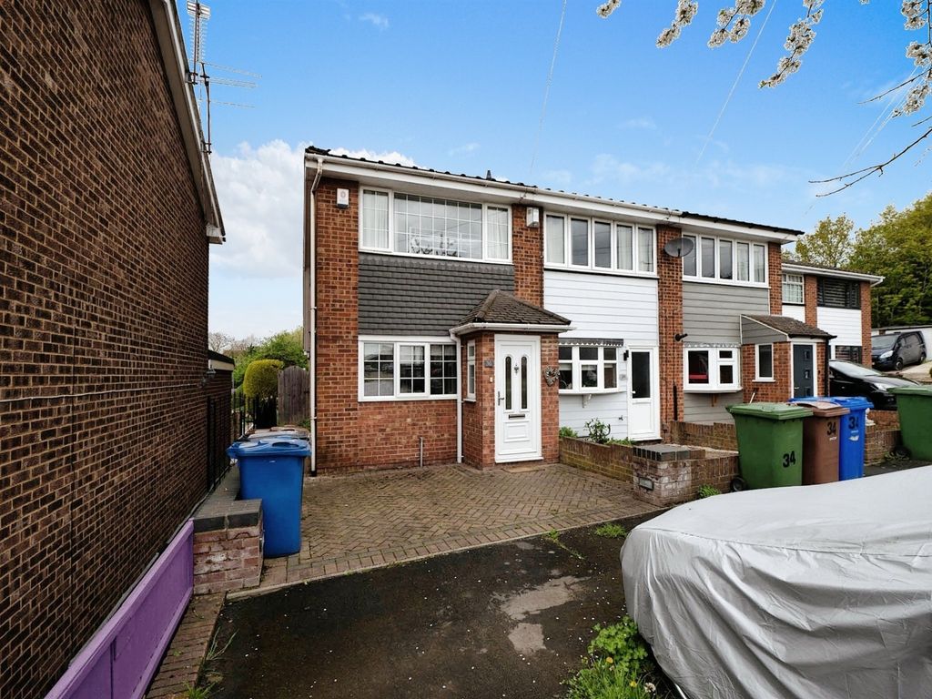 2 bed end terrace house for sale in Furness Close, Grays, Chadwell St