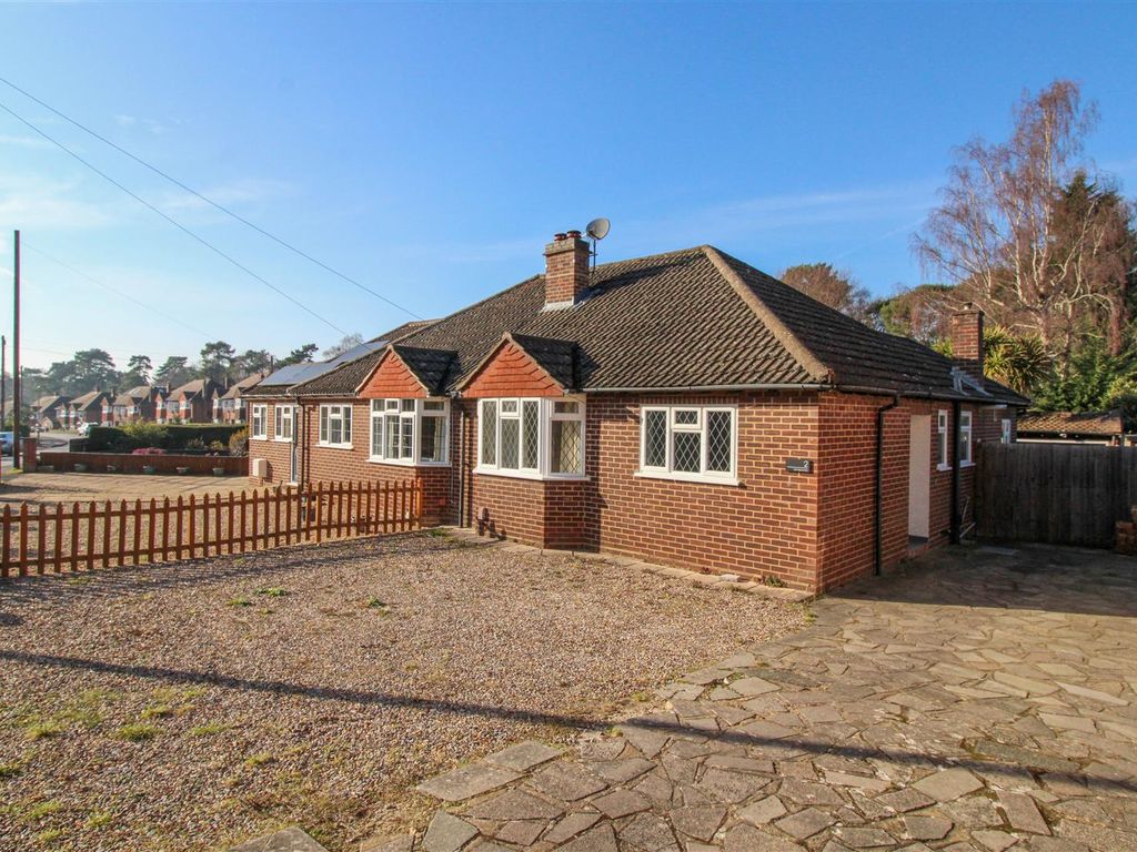 2 bed property for sale in Spring Woods, Fleet GU52 Zoopla