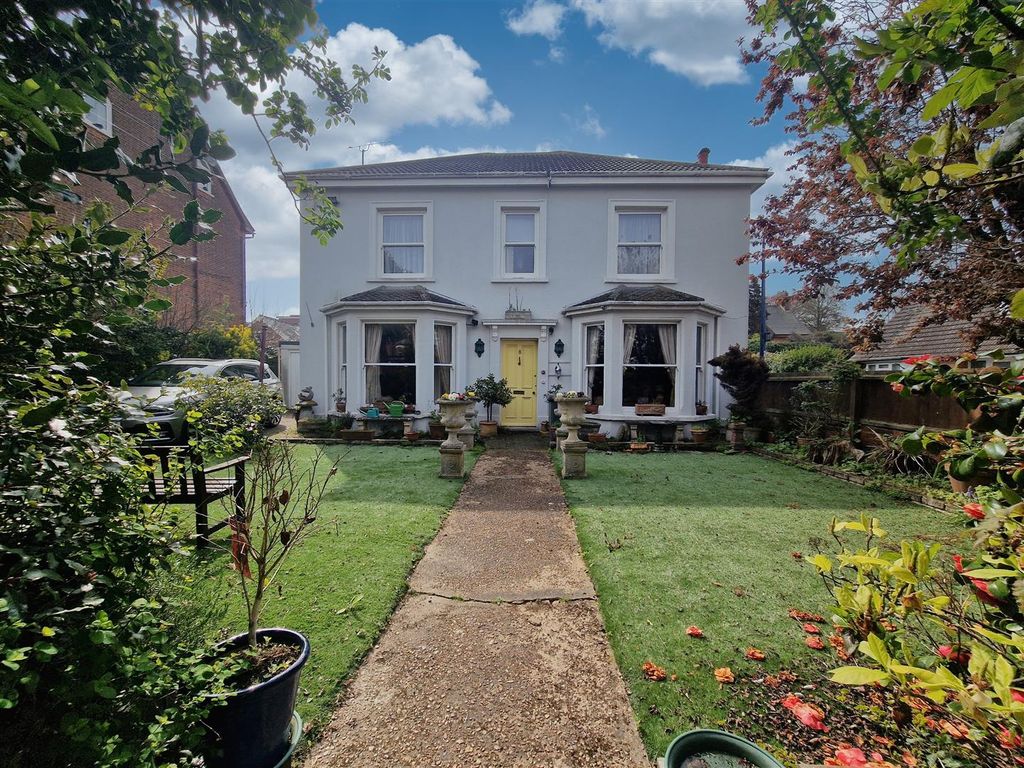 4 bed detached house for sale in Montague Road, Felixstowe IP11 Zoopla