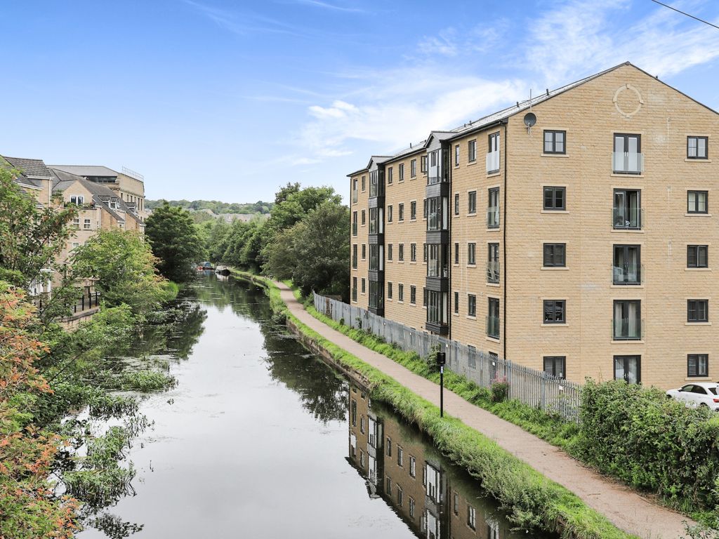 2 bed flat for sale in Harrogate Road, Bradford BD10, £175,000 Zoopla