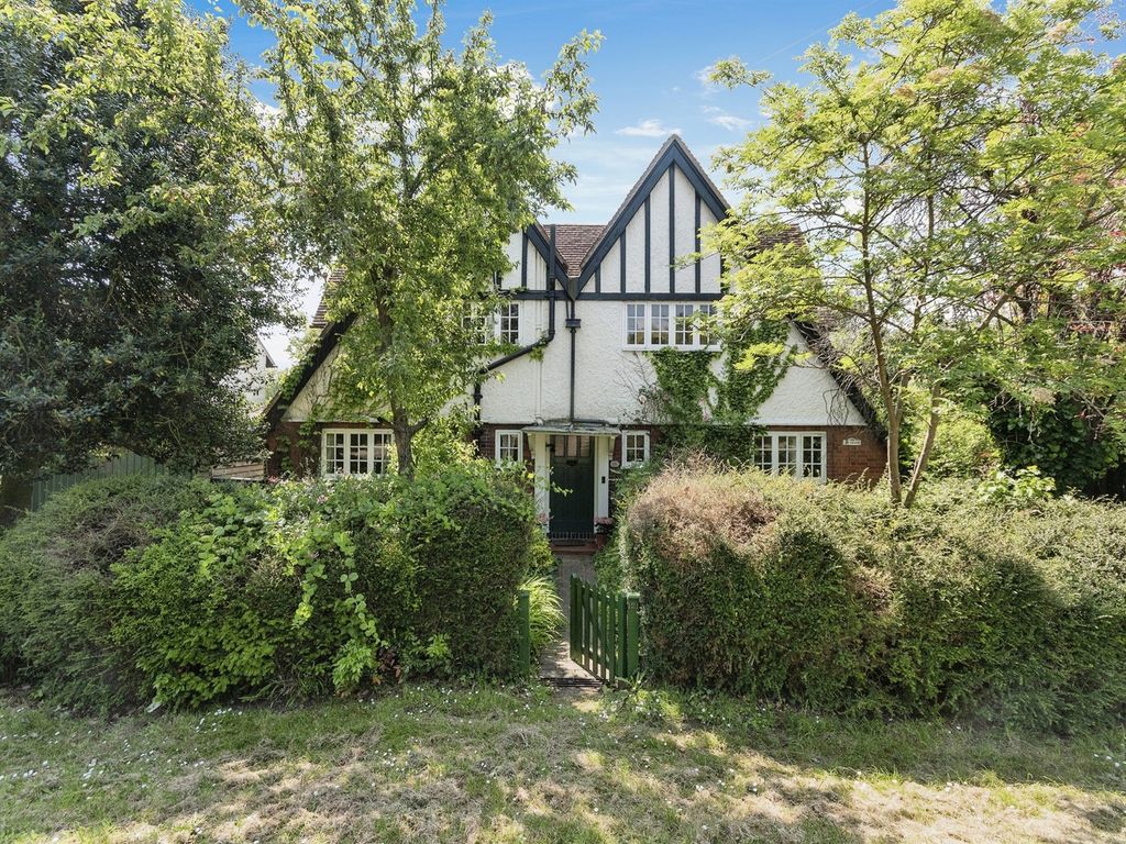 3 bed detached house for sale in Wilbury Road, Letchworth Garden City