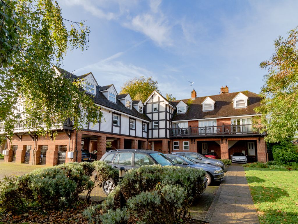 2 bed flat for sale in Straight Road, Old Windsor, Berkshire SL4 Zoopla