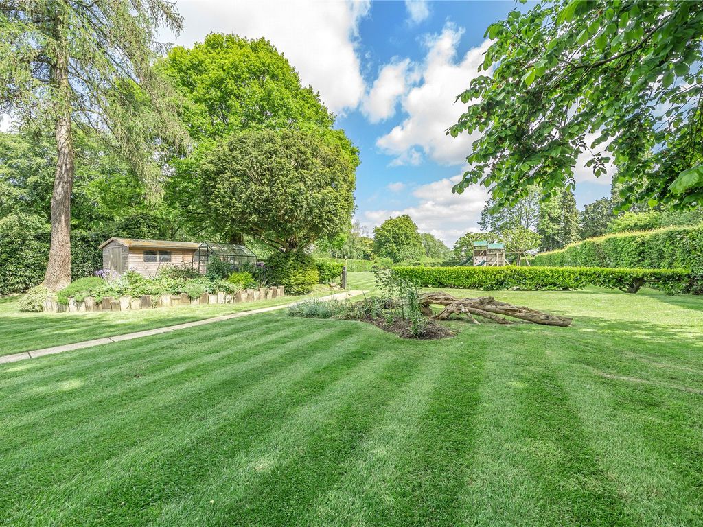 5 bed detached house for sale in Chipperfield Road, Hemel Hempstead HP3