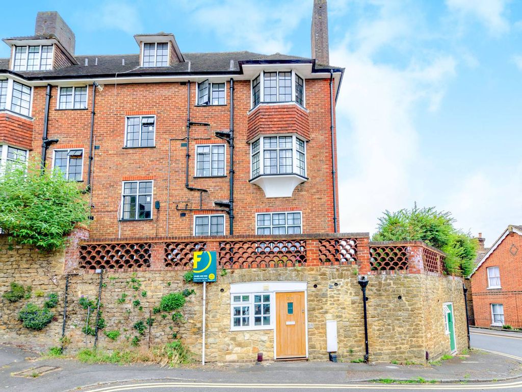 Studio to rent in Millmead Terrace, Guildford GU2, £1,275 pcm Zoopla