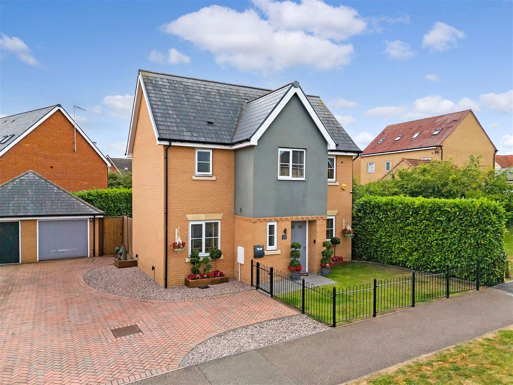 4 bed detached house for sale in School Avenue, Dunton Fields, Laindon