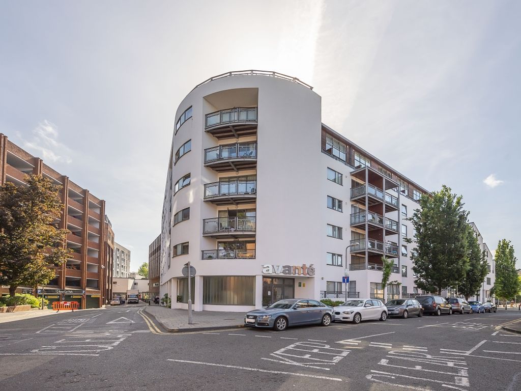 2 bed flat to rent in The Bittoms, Kingston Upon Thames KT1, £2,100 pcm