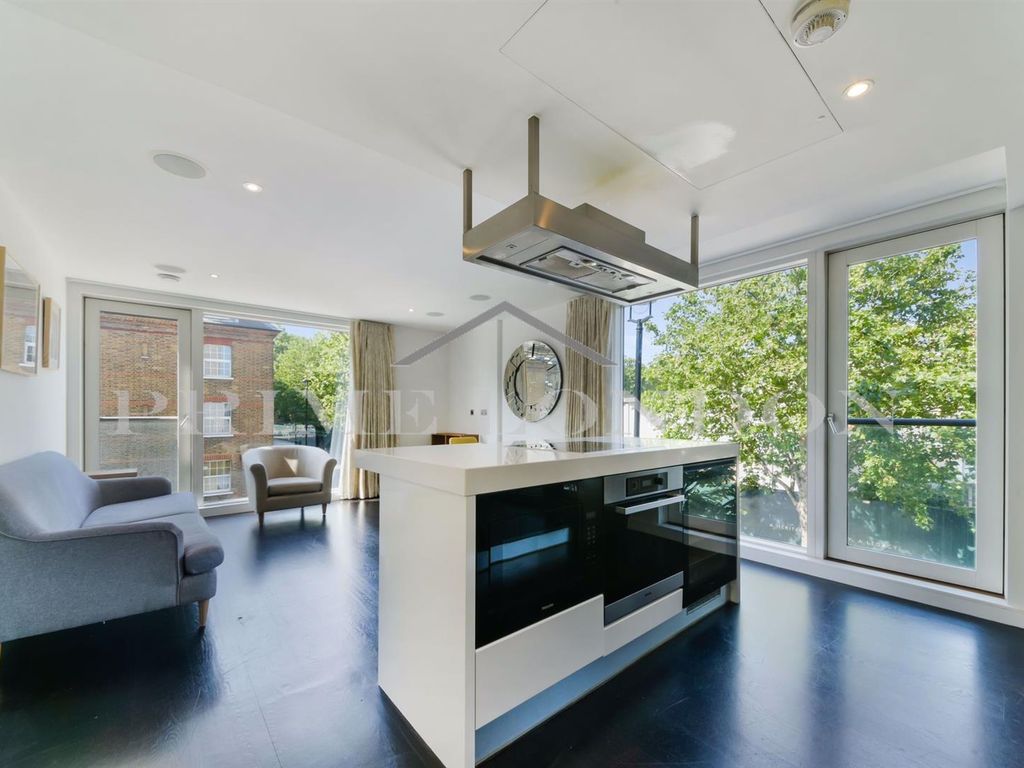 2 bed flat to rent in Moore House, Grosvenor Waterside, London SW1W, £