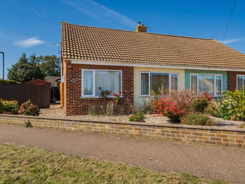 2 bed semidetached bungalow for sale in Acacia Avenue, Dereham NR19, £