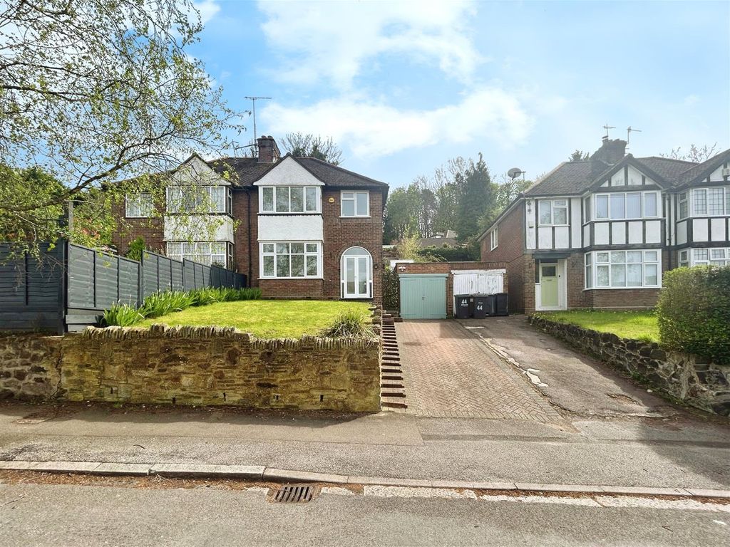 3 bed property to rent in Wardown Crescent, Luton LU2, £1,800 pcm Zoopla