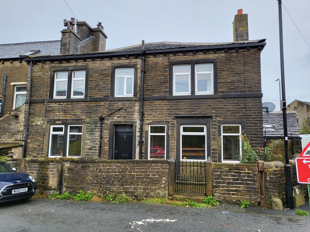 2 bed end terrace house to rent in Bowling Green Road, Stainland HX4, £