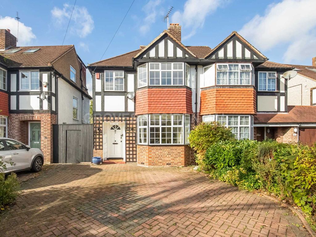 3 bed semidetached house to rent in Ancaster Crescent, New Malden KT3