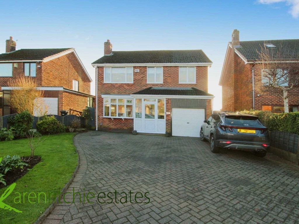 4 bed detached house for sale in Brodick Drive, Bolton BL2, £345,000