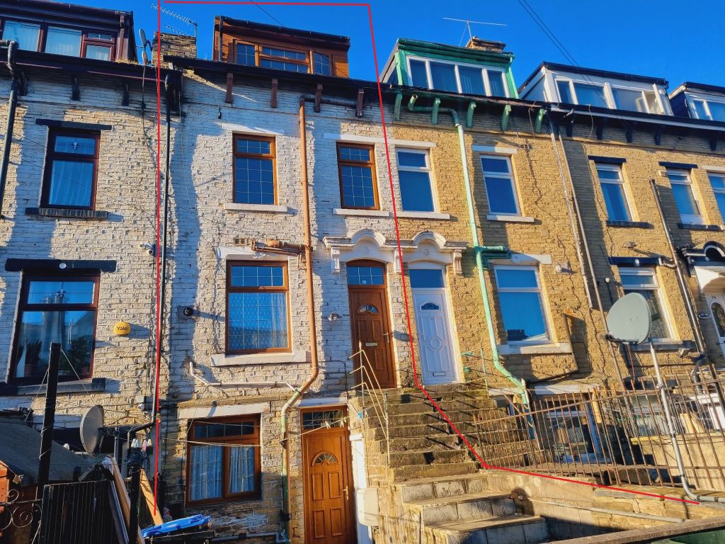 3 bed terraced house for sale in Street, Bradford BD9, £95,000