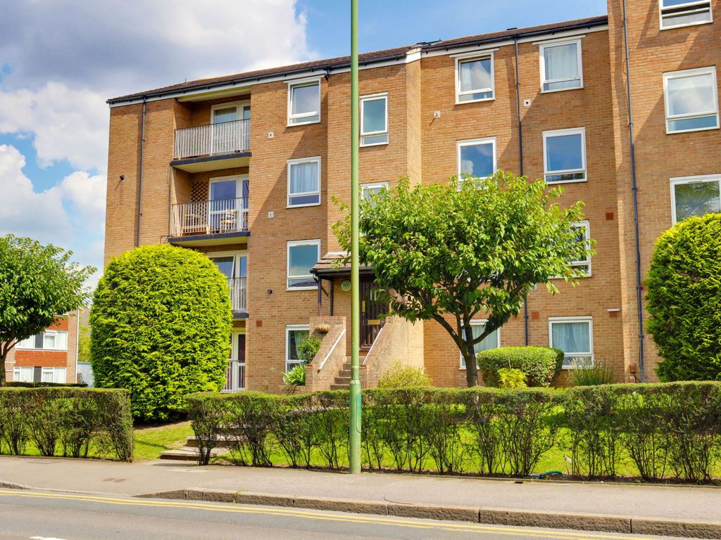 1 bed terraced house for sale in Woodcote Road, Wallington SM6, £240,000 Zoopla