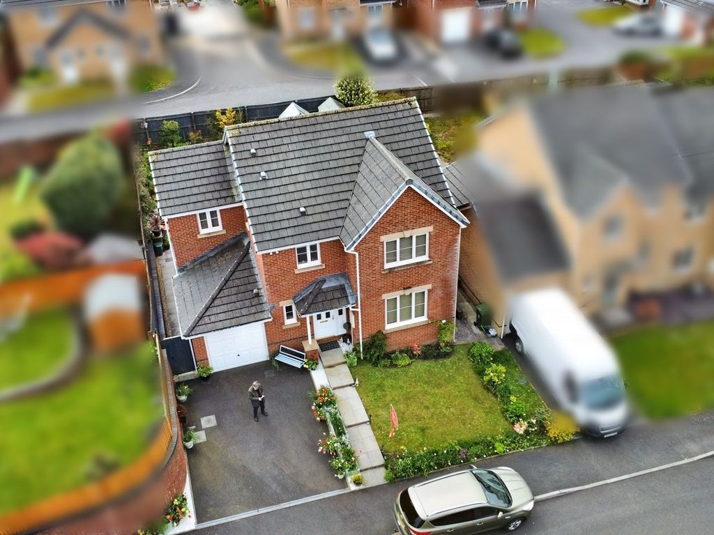 4 bed detached house for sale in Ffordd Y Dolau, Llanharan, Pontyclun, Rhondda Cynon Taff. CF72