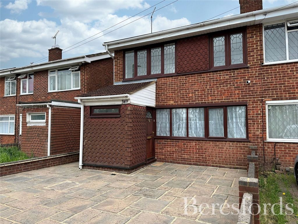 4 bed semidetached house for sale in Upper Rainham Road, Hornchurch