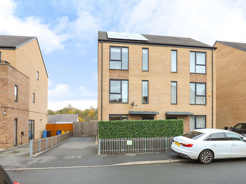 4 bed semidetached house to rent in Beeches Drive, Sheffield S2, £