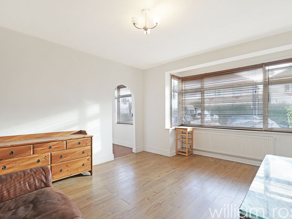 2 bed flat to rent in Chalford Walk, Woodford Green IG8, £1,400 pcm