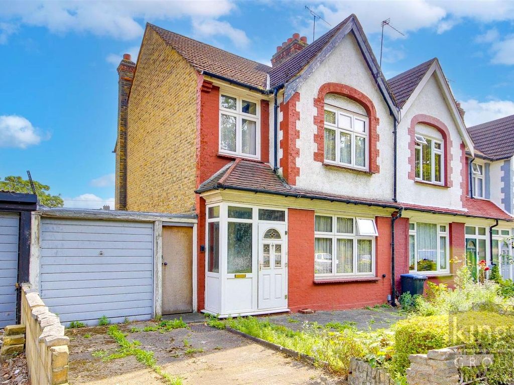 3 bed end terrace house for sale in Victoria Road, Edmonton N18, £