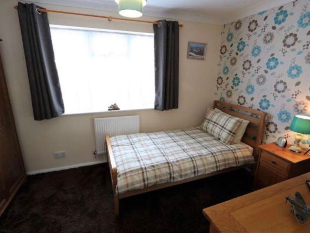 2 bed terraced house to rent in Dudley Close, Chafford Hundred RM16