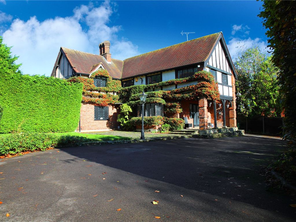 4 bed detached house for sale in Elstree Road, Bushey Heath