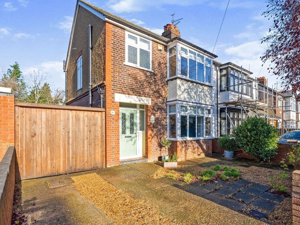 St. Michaels Crescent, Luton LU3  