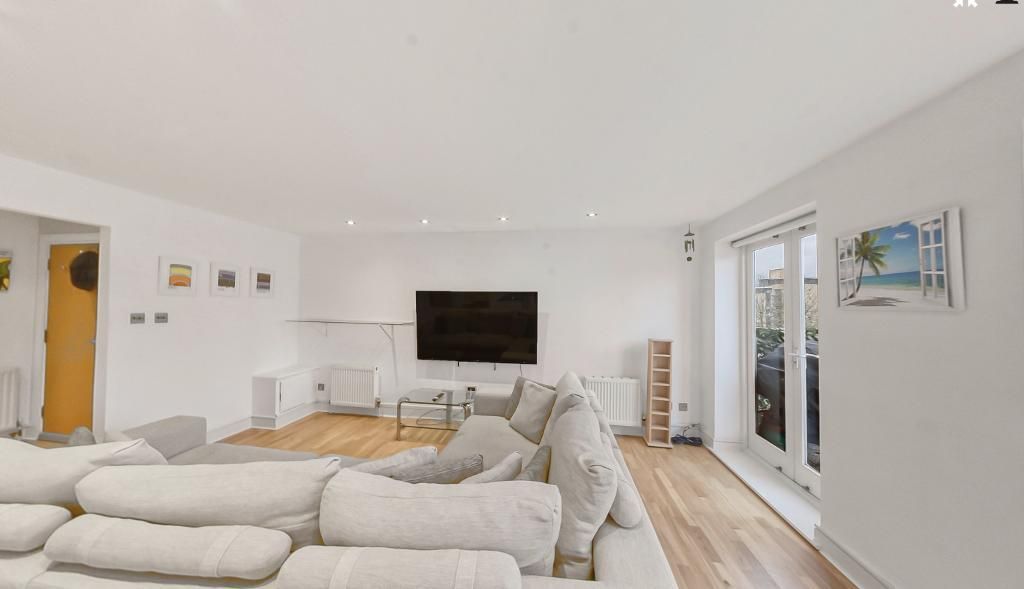 2 bed flat to rent in Kingsbridge Court, 1 Dockers Tanner Road, Isle Of