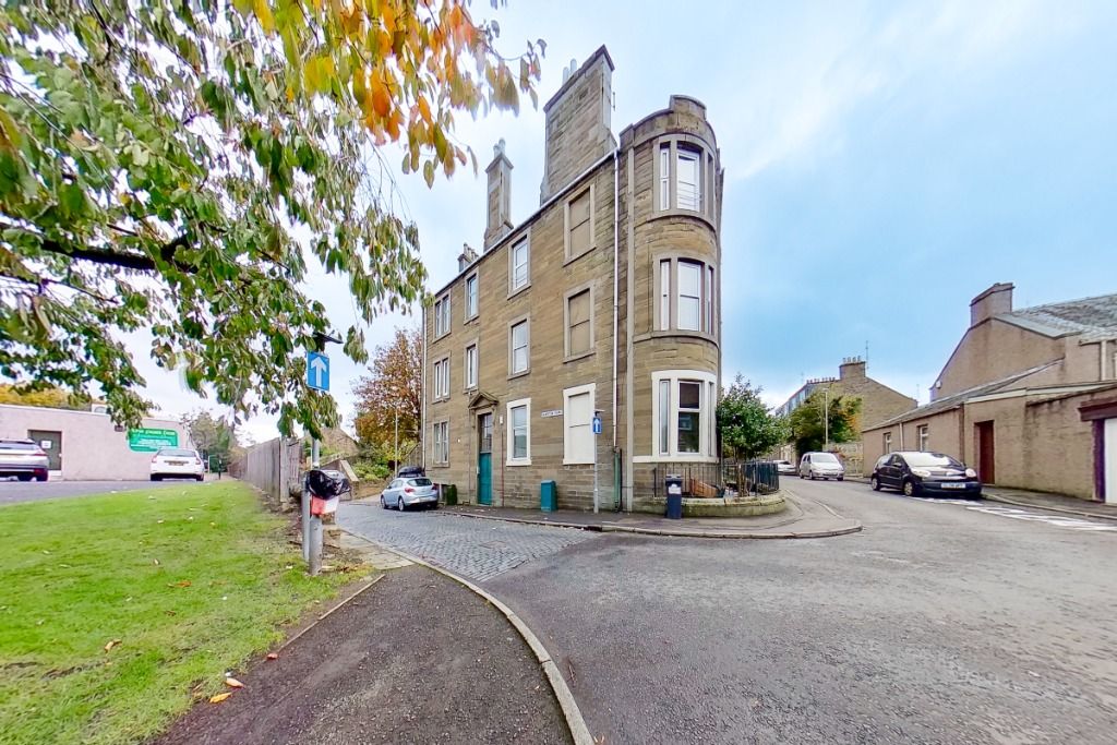 2 bed flat to rent in Muirton Road, Dundee DD2 Zoopla